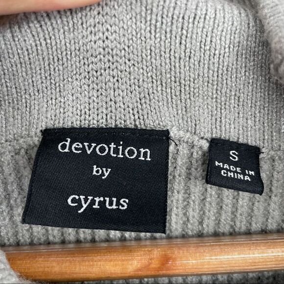 -Devotion by Cyrus Hi-Low Turtleneck NWOT S - Picture 8 of 9